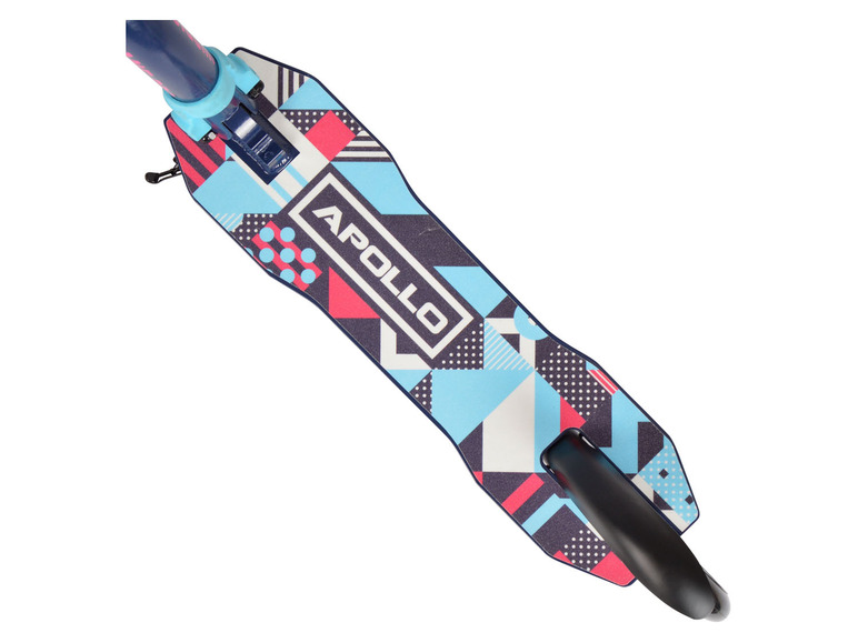 Ein blauer Roller mit geometrischem Muster und dem Logo Apollo.