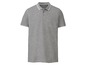 Ein graues Poloshirt mit weißem Kragen und weißen Ärmelbündchen.