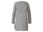Ein graues Strickkleid mit langen Ärmeln.