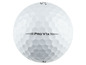 Ein weißer Golfball der Marke Titleist Pro V1x.