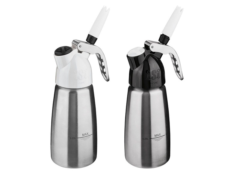 Zwei silberne iSi-Siphons zum Schlagen von Sahne.