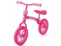 Ein rosa Laufrad der Marke Puky.