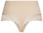 Beigefarbene Unterhose mit Spitze.