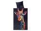 Bettwäsche mit einer bunten Giraffe.