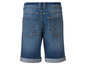 Jeans-Shorts mit umgeschlagenem Saum.