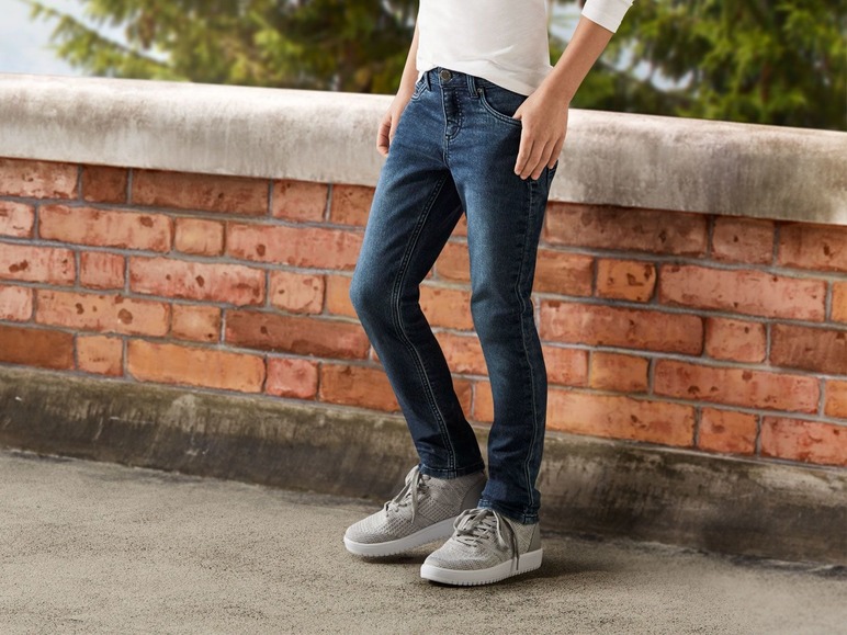 Gehe zu Vollbildansicht: PEPPERTS® Sweathose Jungen, Jeans-Optik, 5-Pocket-Style, weitenverstellbarer Innenbund - Bild 4
