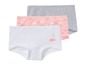 Drei Mädchenunterhosen: eine weiße mit einem Schwanenmuster, eine rosa mit einem Schwanenmuster und eine graue.