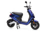 Ein blauer Elektro-Roller.