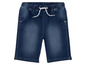 Eine blaue Jeans-Shorts mit Kordelzug.