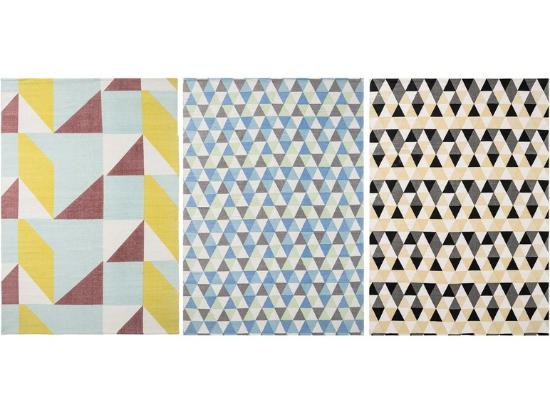 Drei geometrische Teppiche mit Dreiecken in verschiedenen Farben.