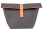Graue Canvas-Tasche mit orangefarbenen Details.
