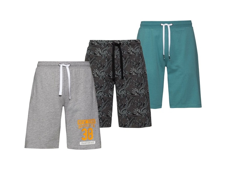 Drei Shorts: grau mit Print, grau mit Blumenmuster und türkis.