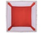 Ein Baby-Laufgitter mit roter Matratze und einem farbenfrohen Design.