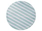 Ein runder Tischläufer mit blauen und weißen Streifen.