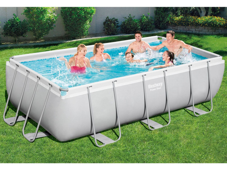 Bestway Power Steel Pool mit Personen, die darin schwimmen.