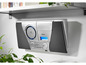 Ein silberner Marantz CD-Player mit Kassettendeck, an der Wand montiert.