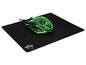 Eine schwarze Mauspad mit einer grünen Gaming-Maus.