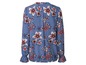 Eine blaue Bluse mit langen Ärmeln und Blumenmuster.