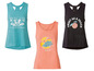 Drei Damen-Tanktops mit sommerlichen Prints: 'Enjoy Life California', 'Sweet as a Peach' und 'Let's go surfing'.