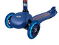 Blauer Nerf Scooter mit leuchtenden Rädern.