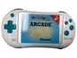 Eine weiße Handheld-Spielkonsole mit 202 Arcade-Spielen.