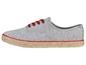 Graue Sneaker mit roten Schnürsenkeln und Jutesohle.