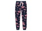 Blaue Jogginghose mit Blumenmuster.