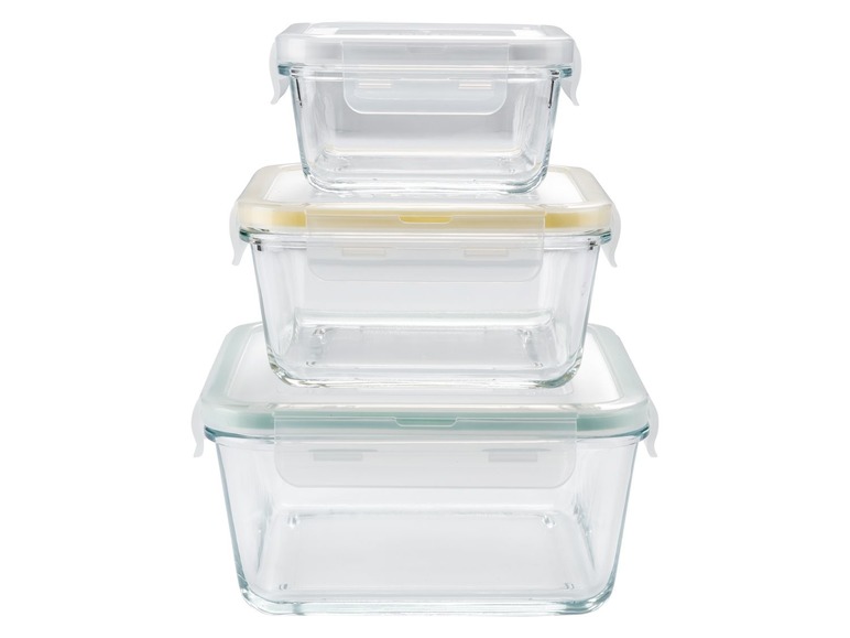 Drei gläserne Aufbewahrungsbehälter mit Deckeln.