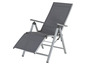 Ein grauer Liegestuhl mit Armlehnen, geeignet für den Garten.