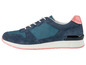 Blaue Wildledersneaker mit rosa Details.
