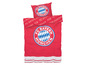 Ein roter Bettbezug mit dem FC Bayern München Logo.