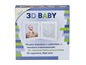 Ein 3D Baby-Set mit einem weißen Bilderrahmen für Hand- und Fußabdrücke.
