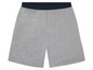 Graue Shorts mit dunkelblauem Bund.