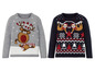 Zwei Weihnachtspullover mit Rentier- und Faultier-Motiv.