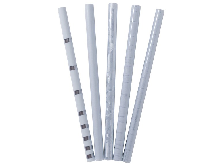 Vier Rollen silberne Dekorfolie.