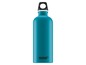 Eine blaue SIGG Trinkflasche mit Henkel.