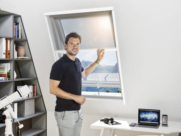Gehe zu Vollbildansicht: wip Insektenschutzrollo für Dachfenster, 35 mm Einbautiefe, 100 x 160 cm - Bild 1