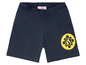 Dunkelblaue Shorts mit einem gelben Firem-Logo.