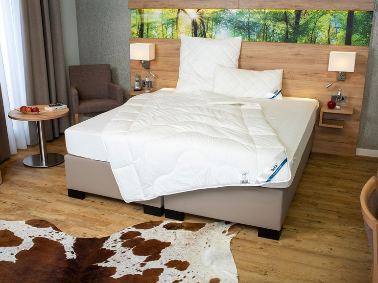 Gehe zu Vollbildansicht: BeCo Ganzjahres-Bettdecke »Proneem«, mit Milbenschutz, 100 % Baumwolle - Bild 1