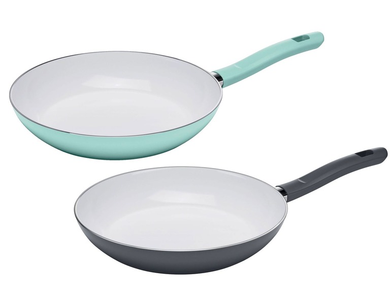 Zwei Pfannen, eine türkis und eine grau.