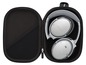 Bose QuietComfort 35 II Noise-Cancelling-Kopfhörer in einer Tragetasche.