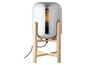 Eine Tischlampe mit silbernem Glas-Schirm und Holzgestell.