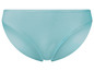 Ein Paar hellblaue Damen-Unterhosen.