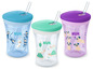 Drei NUK Trinkbecher mit Strohhalmen, mit Affen-, Schildkröten- und Welpenmotiven.