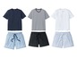 Drei Herren-Pyjama-Sets mit kurzen Ärmeln und Shorts.