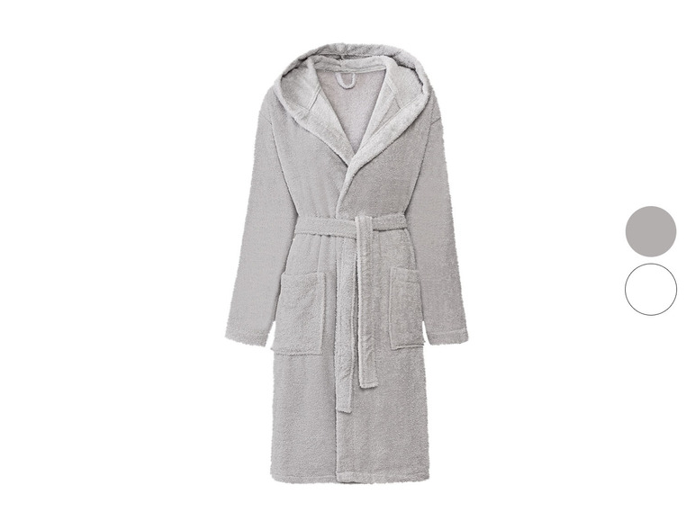 Grauer Bademantel mit Kapuze.