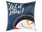 Ein blaues Kissen mit einem Schneemann und dem Text 'Let it snow'
