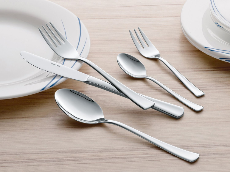 Ein Besteckset mit Gabel, Messer und Löffel von Esmeyer.