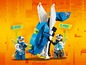 Zwei LEGO Ninjago Minifiguren mit einem blauen Roboter.