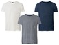Drei T-Shirts von Livergy: ein weißes, ein blaues und eines mit weißen Streifen.